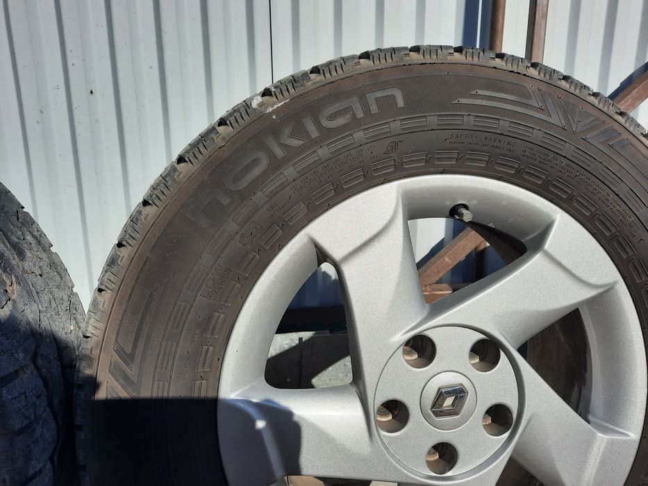 Шины с дисками на Дастер