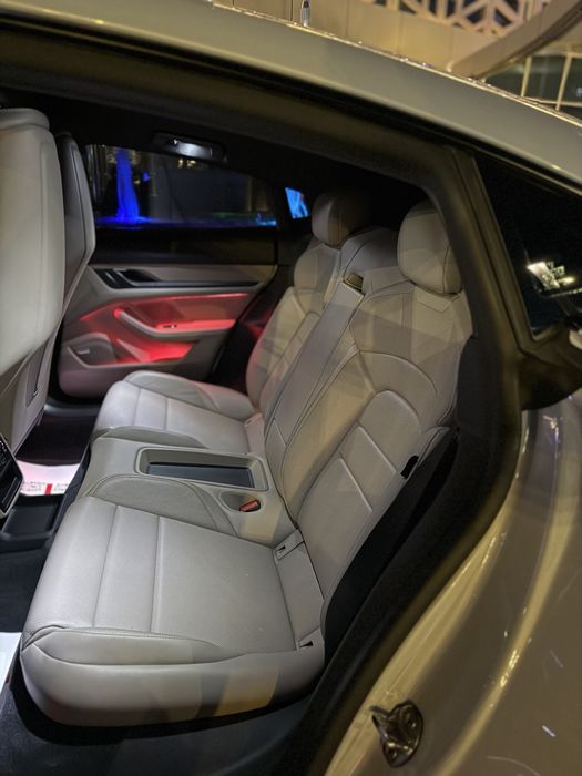 Porsche Taycan.