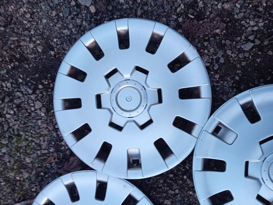 Продавам оригинални тасове от БМВ 15цола BMW