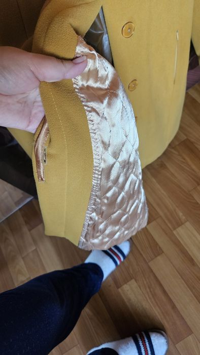 Продам демисезонное пальто!