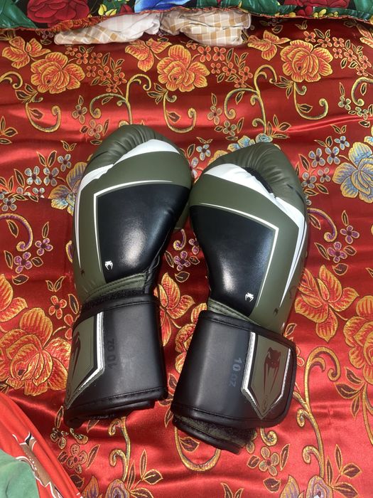Перчатки для бокса почти новые