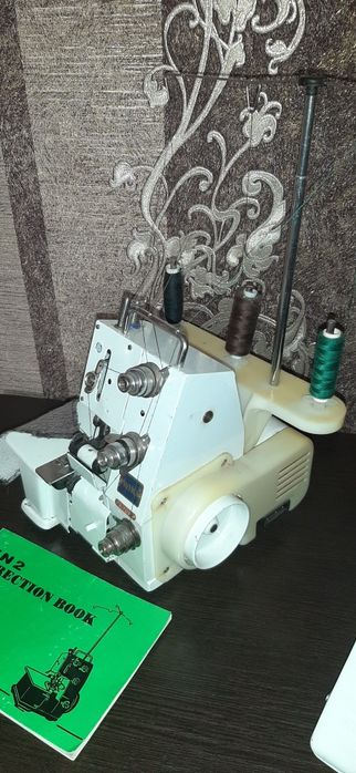 Продам Оверлок Китай