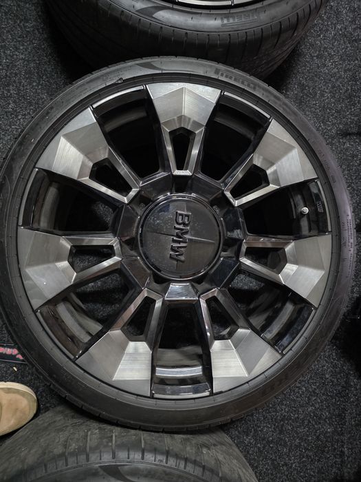 Roti originale BMW XM pe 23 cu caciucuri de vara