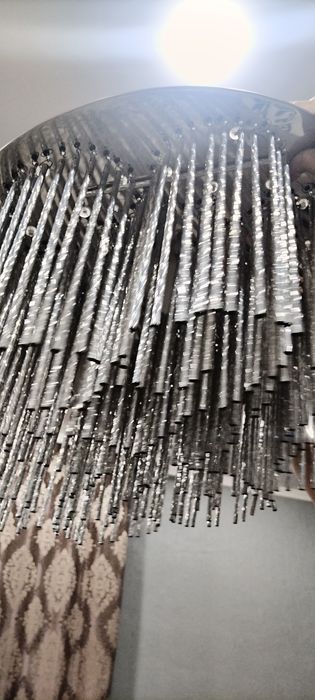 Люстра красивая.