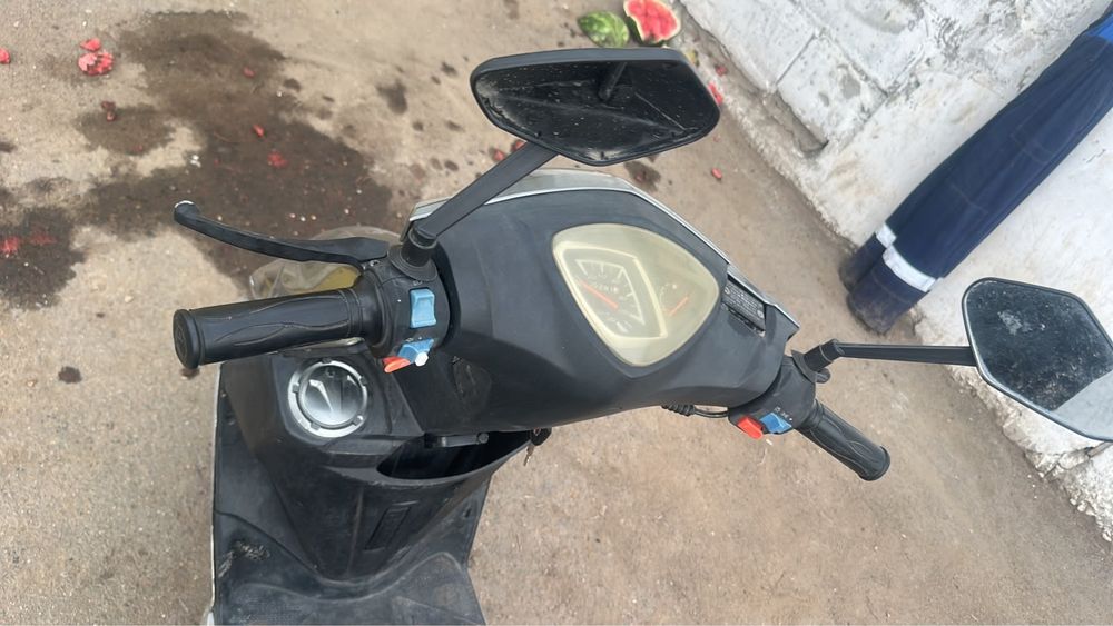Продам скутер 80сс