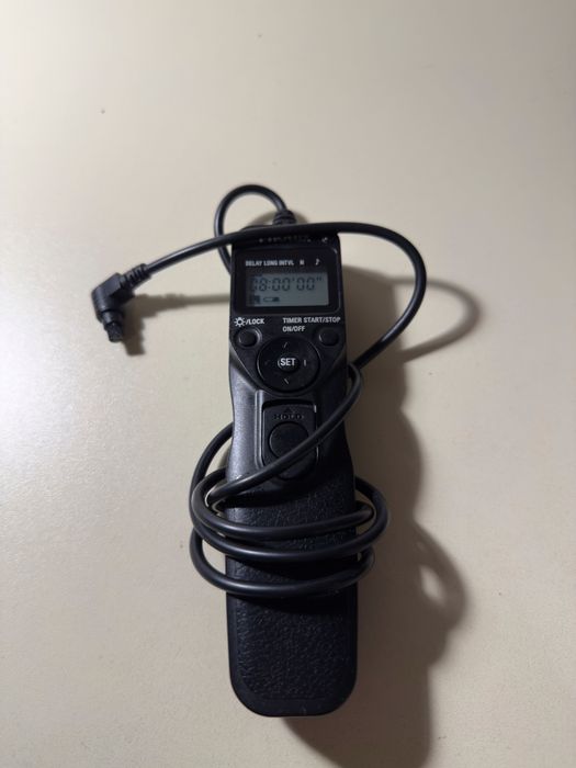 Canon 5D Mark II + батериен грип + 5 батерии, дистанционно и аксесоари