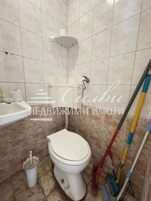 Дава се под наем Магазин в Шумен, Център - 73 кв.м за 255 € - Снимка #2