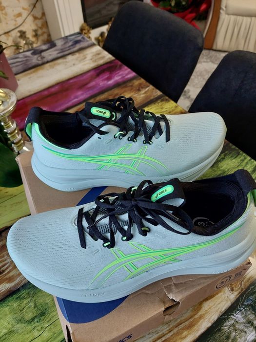 Vând Asics noi mărimea 44