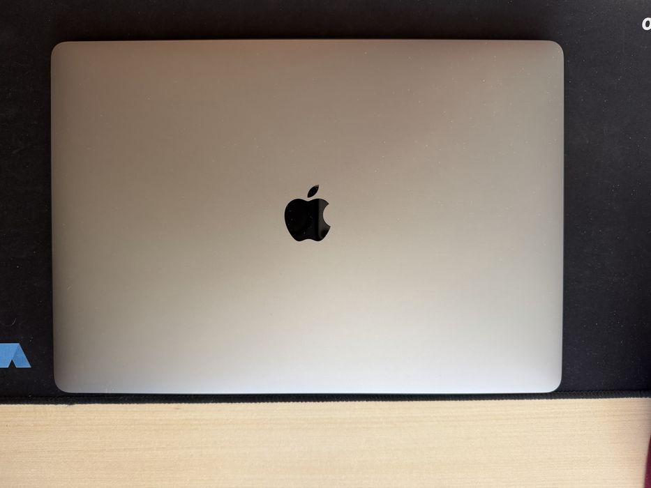 Apple Macbook Pro 2019 15.4" i7 256GB