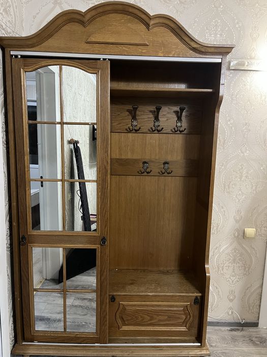 Шкаф из натурального дерева