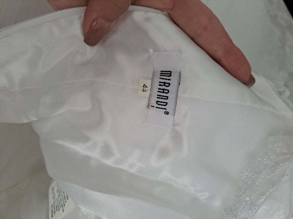 Rochie de mireasa Mirandi, cu voal si crinolina, corset reglabil
