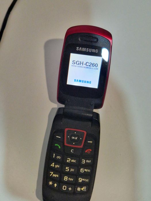 Telefon Samsung cu clapeta cu încărcător original