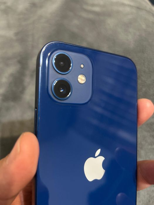 Продам Айфон 12