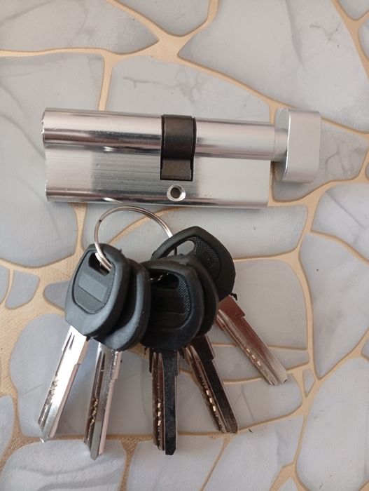 Замок личинка на дверь