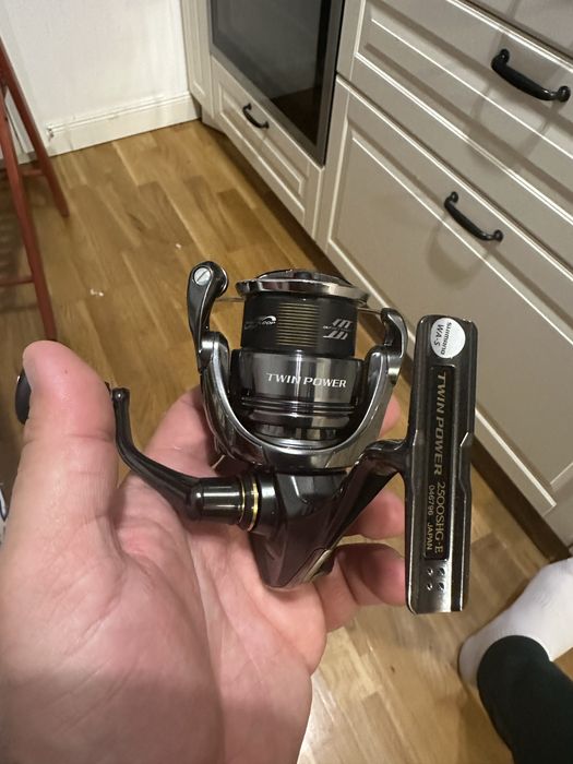 Mulineta shimano Twin power C3000MHG
