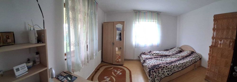 Casa P+M construita intr-o oaza de verdeata , departe de zgomotul orasului