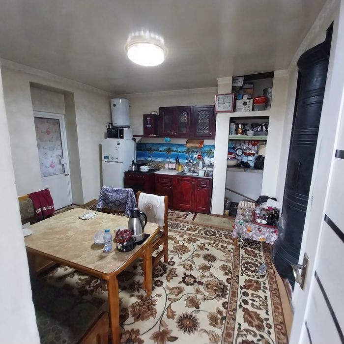 Продаётся дом Дача возле ангрен реки. Двухэтажная с удобствами.