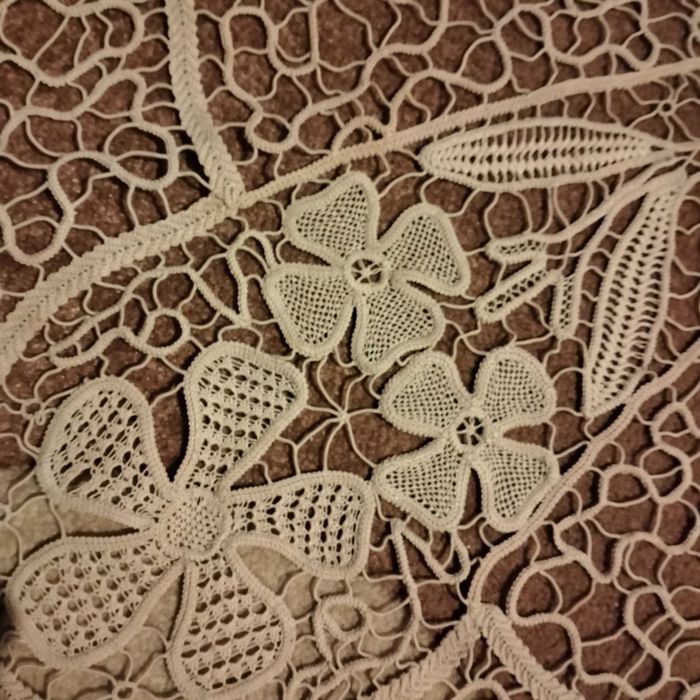 Față de masă croșetată din macrame