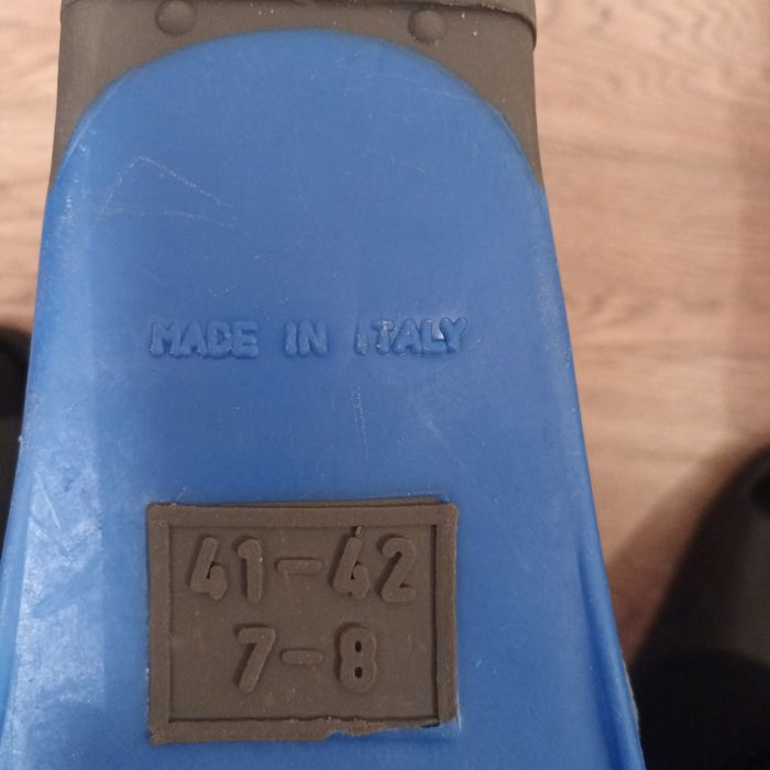 Продавам плавници