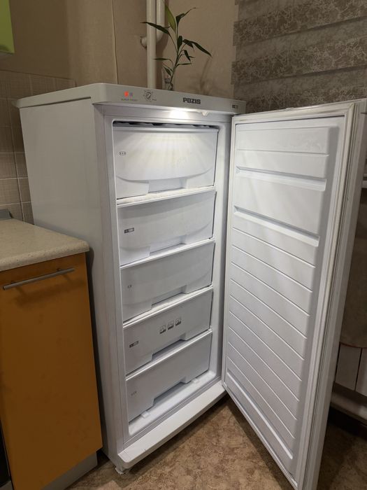 Морозильник - в хорошем состоянии