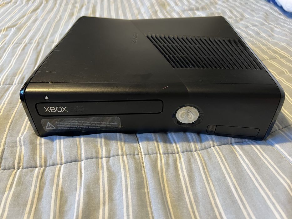 XBOX 360S kinect in stare buna de functionare, 20+ jocuri