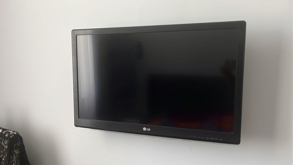 Телевизор lG : не смарт , работает