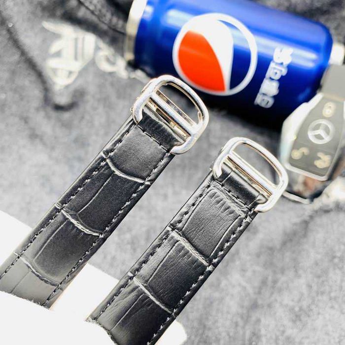 Кварцов Cartier Tank Must