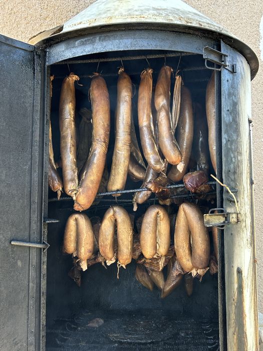 Натуральное холодное копчение мяса на берёзе