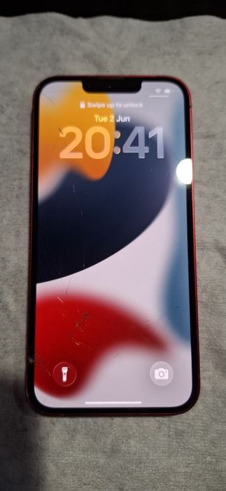 Продавам Iphone 13 red