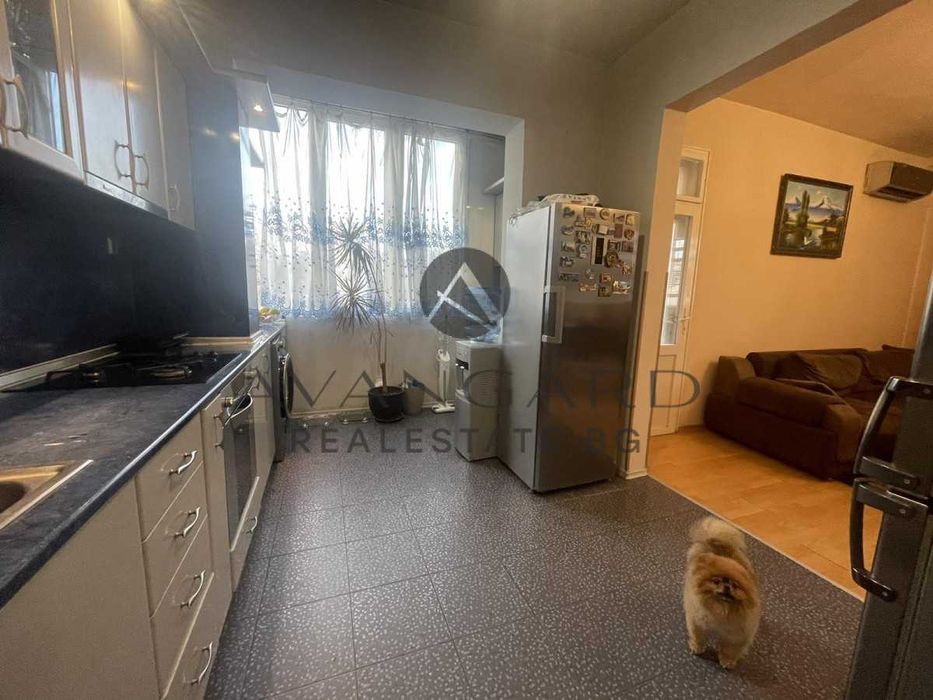 Продава се Четиристаен апартамент в Пловдив, Център - 153 кв.м за 1746 €/кв.м - Снимка #4