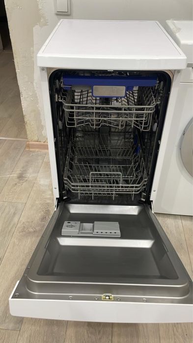 Продам посудомоечную машинку