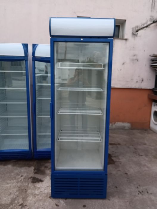 Огромна вертикална плюсова хладилна витрина 70 см широка с 12 месеца гаранция!