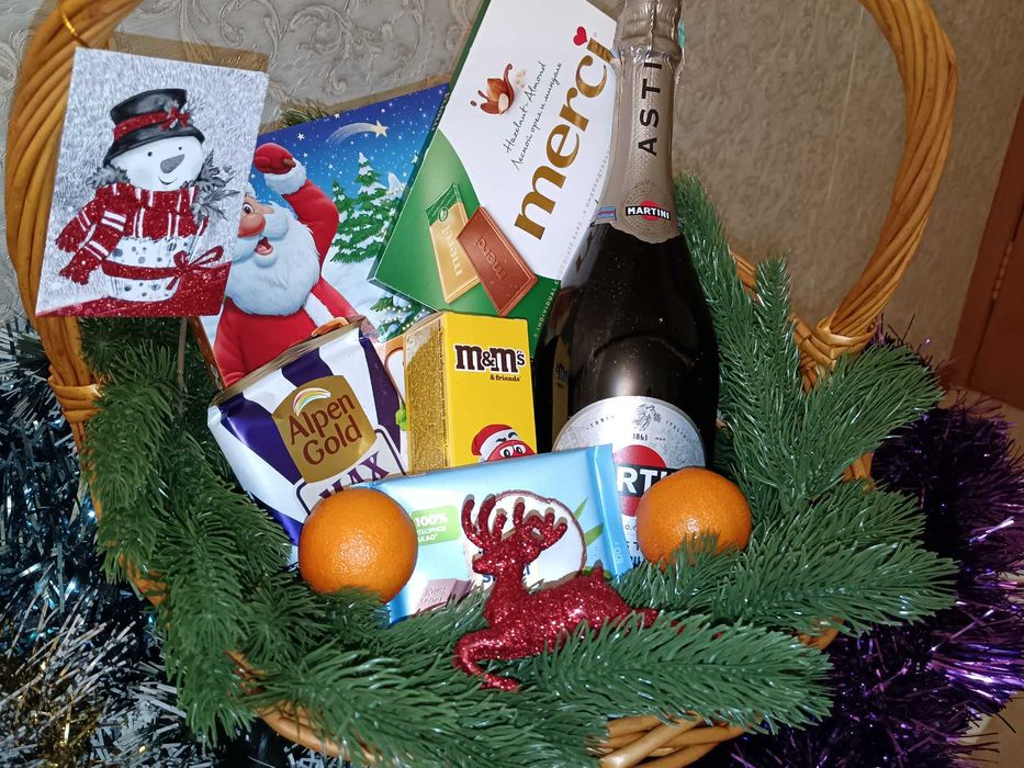 Принимаем заказы на подарочные корзины, коробочки, кулечки, подарки.