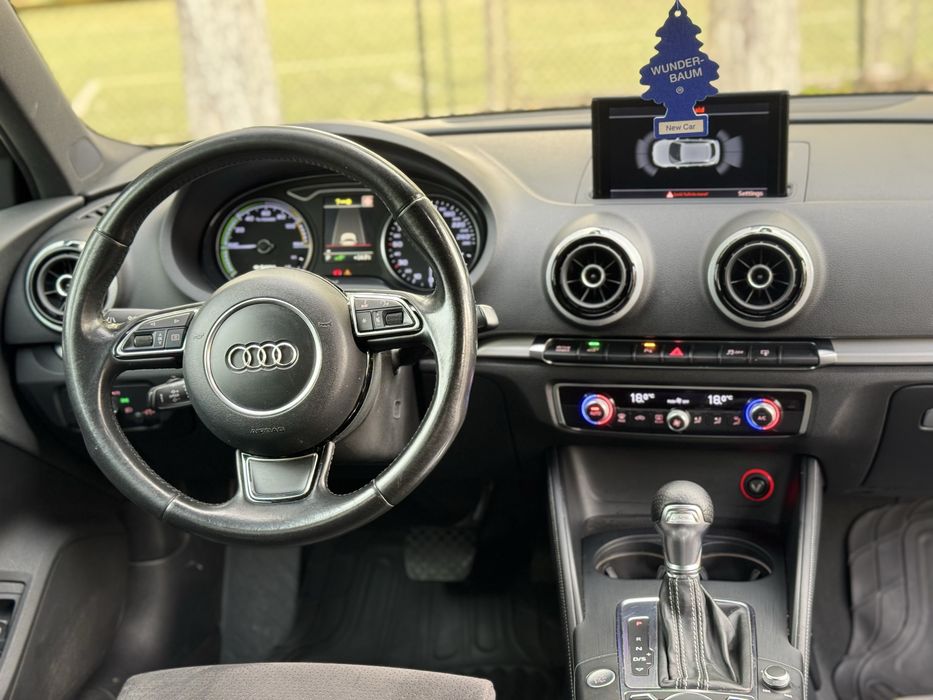 Audi a3 e-tron plug-in hybrid 204 CP / 2015