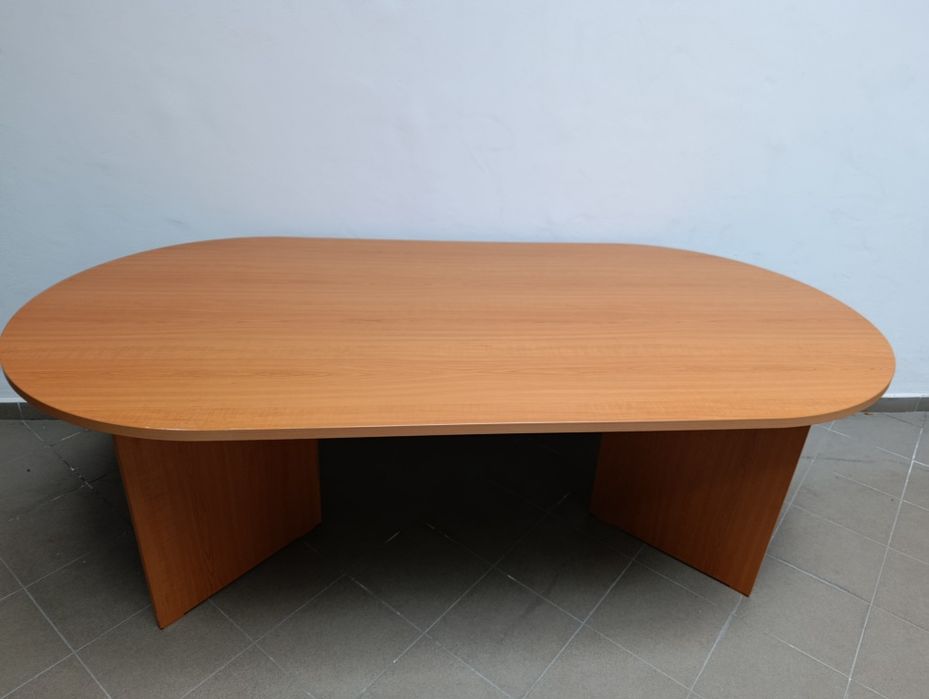 Продавам офисна маса