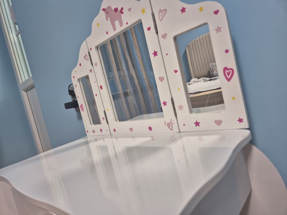 Детска тоалетка Homcom, Стол, MDF, Бял, Тройно огледало, 63 x 40 x 85.5 см