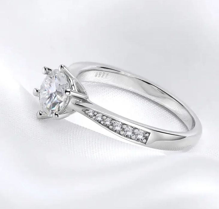 Женское колечко с Бриллиантиком 2 карата Муассанит