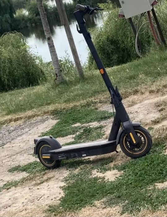 Vând trotineta electrica  Ninebot g30