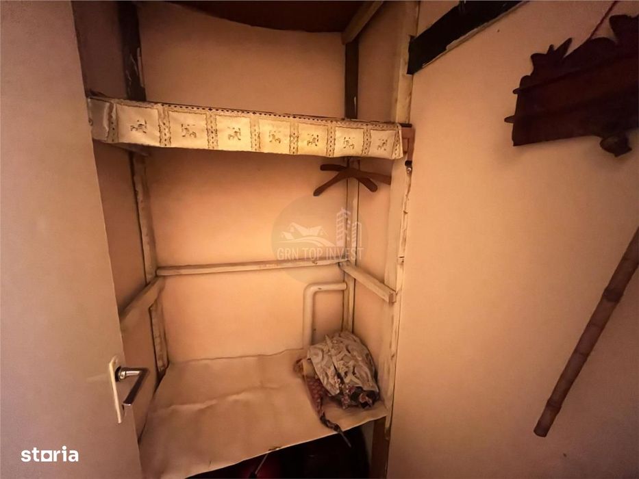 Apartament 2 camere decomandat balcon pivnita zona Vasile Aaron
