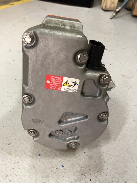 Compresor clima Audi A6, A7, A8, Q7 cod 4G0816797D