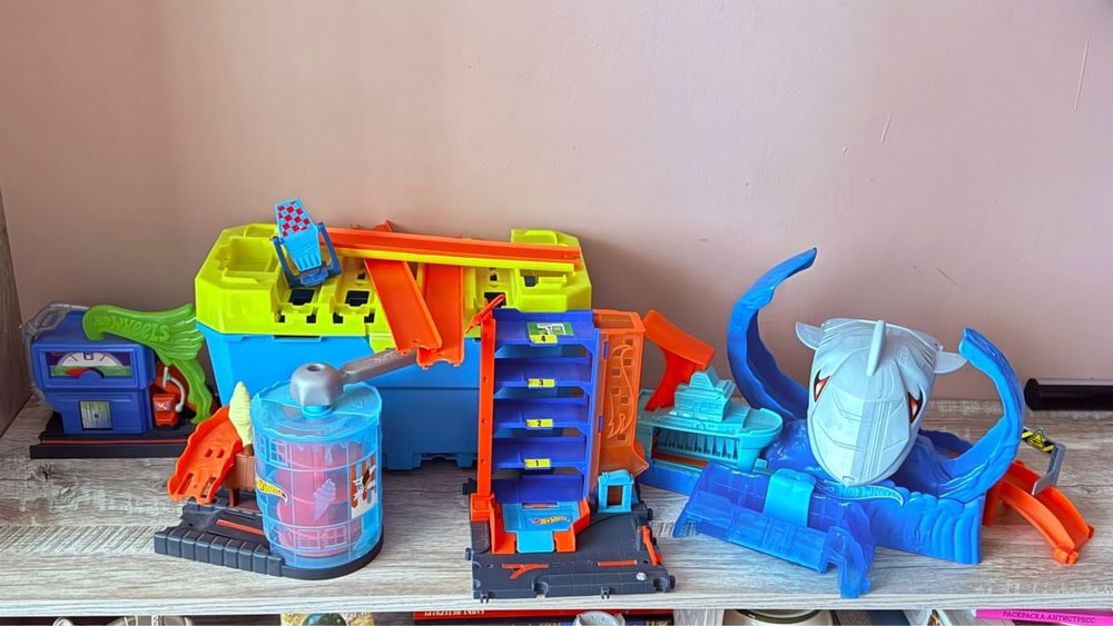 Продам 5 треков hot wheels