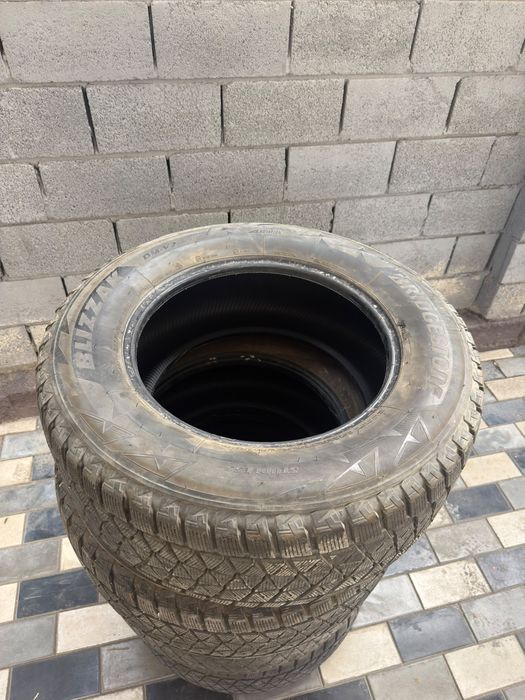Продам зимние шины BRIDGESTONE BLIZZAK 285/60/18