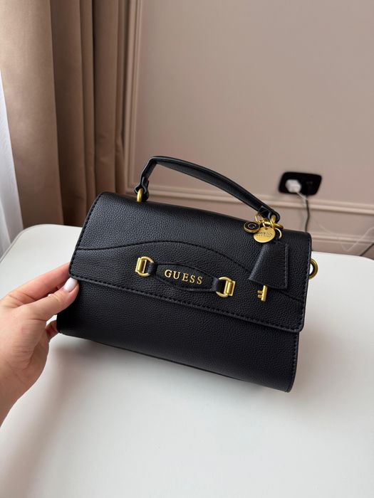 Сумки Guess и других брендов
