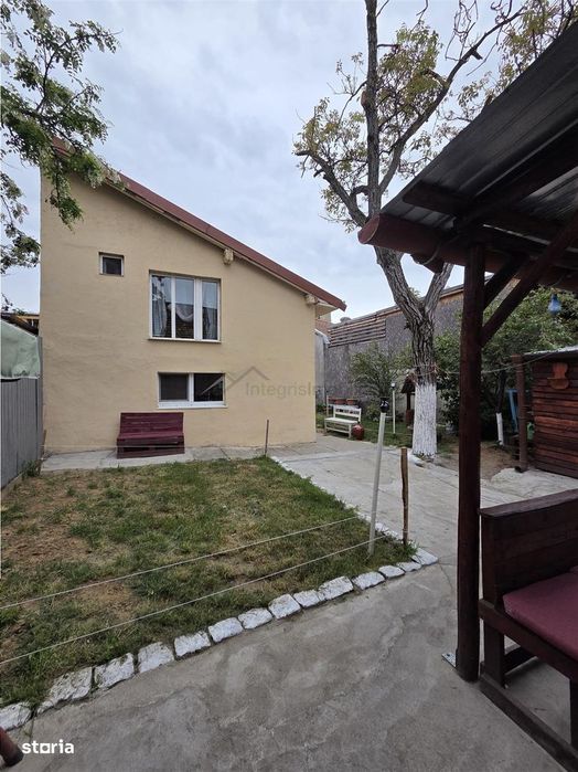 Integris Casa cu 5 camere,curte individuala,Str Gradinarilor,Oradea