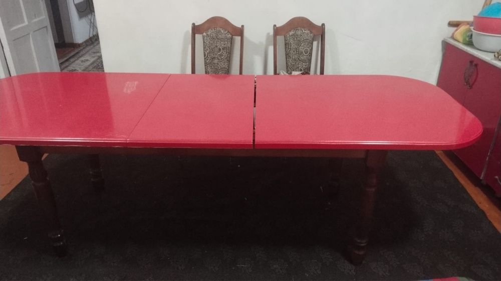 Кухонный стол со стулами