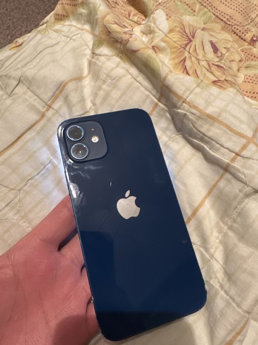 Продам айфон 12