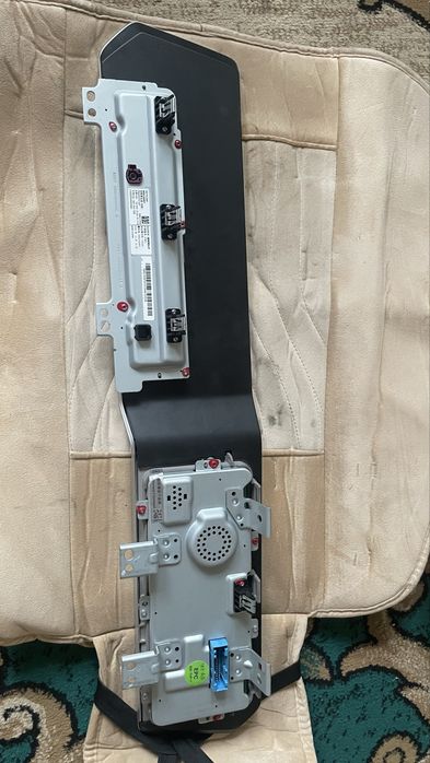 Дисплей на Geely Coolray 2023