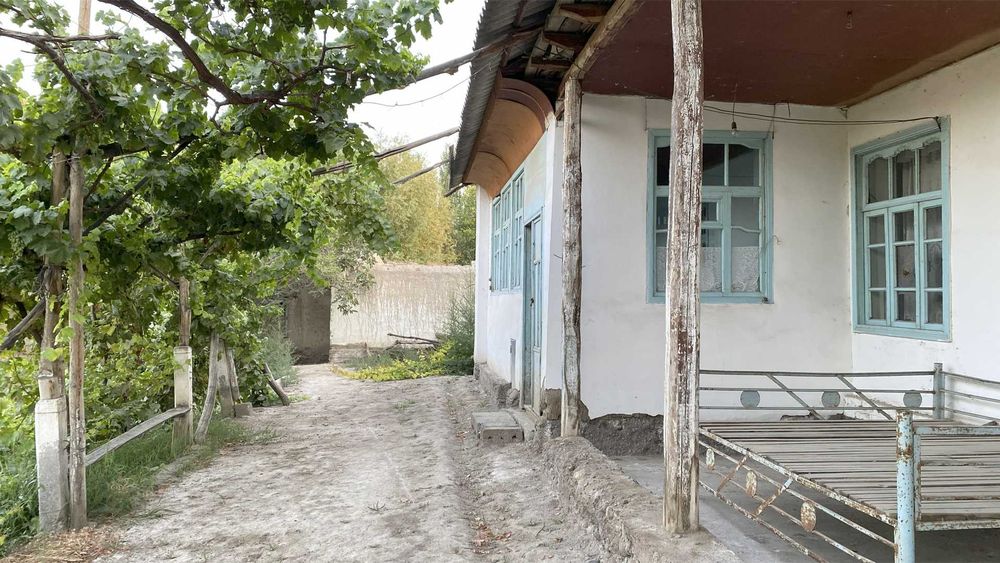 16 sotixli katta hovli, Rishton Avazboyda sotuvda! Narxini Kelishamiz.