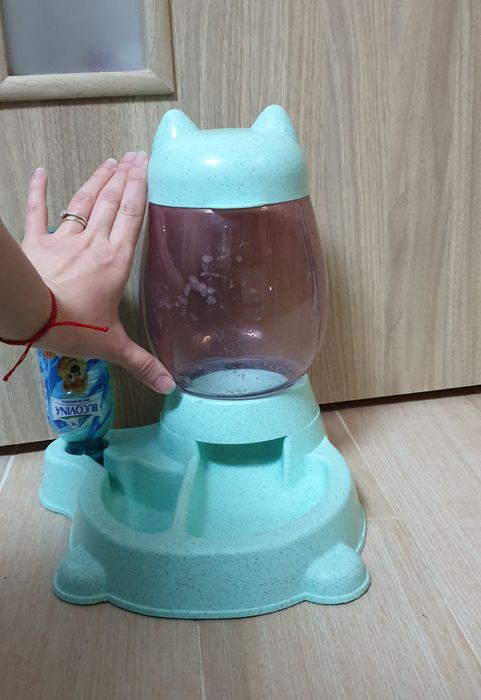 Casuta animale + cadou dispenser hrana si apa