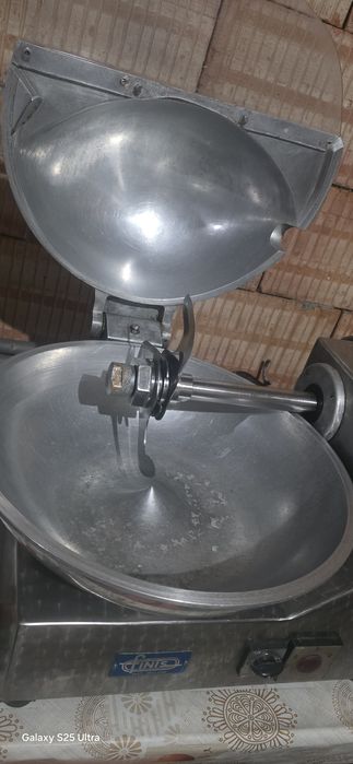 Vând cuter 16l in stare foarte bună de funcționare